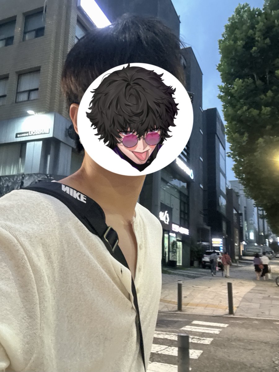 Ralphpunch's tweet photo. 「BLOOM」のティザー、公開です！明日お昼12:00にはMVも公開され���す。皆さん、一緒に盛り上げていきましょう🔥 https://t.co/WNMs4QF1Nh