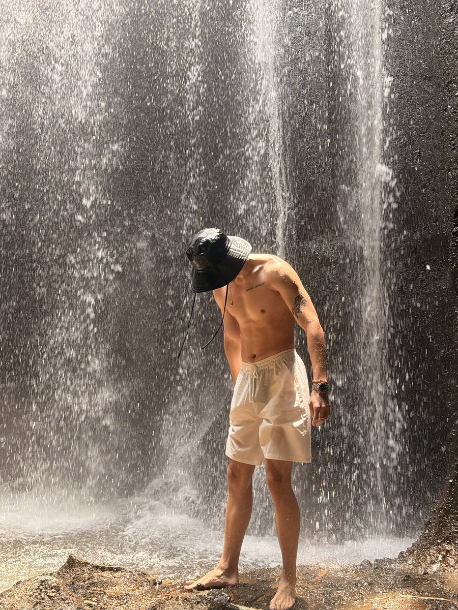 Bellex187's tweet photo. Wild, wet and unfiltered.💦🚿🌿🫧 https://t.co/1cnbHFztNw