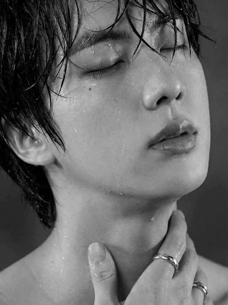 yourkyan__'s tweet photo. — Sobre mim.

•idade: 28
•gênero: masculino
•comida fav : Japonês
•altura: 1,79
•sexualidade: gay
•pets: um gatinho (Lúcifer)
•piercings : 4
•tattoos: por enquanto duas
•cor fav : verde, preto e vermelho
•status : solteiro https://t.co/TkXwisKydV