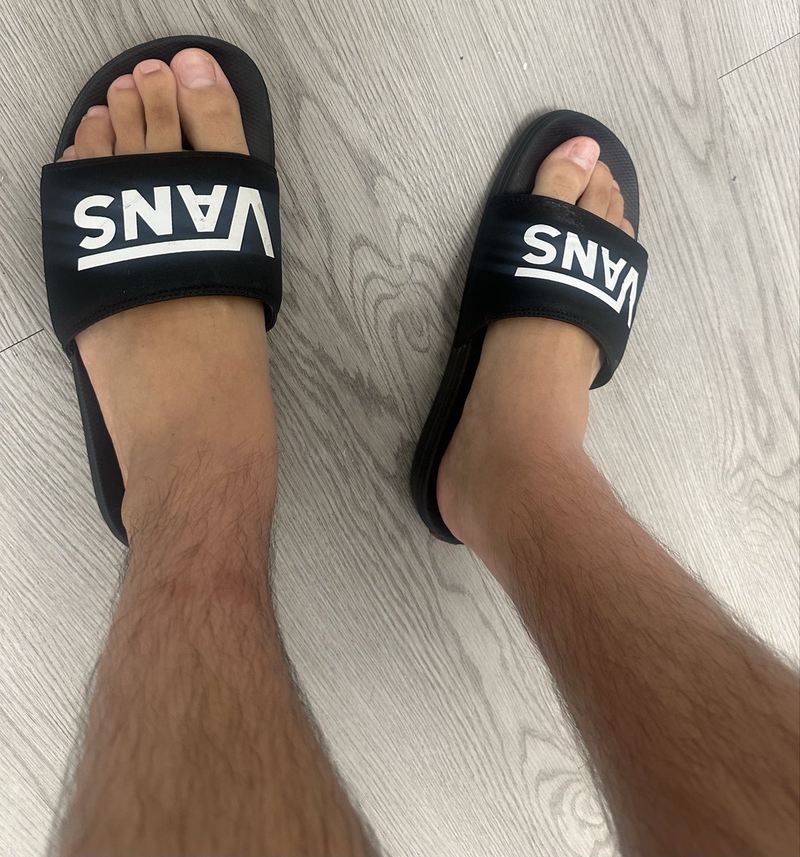 SoCalGuy365's tweet photo. Hot day in SoCal today 🥵
Decided to use my lunch and get a pedicure…been running more and it was long overdue
#malefeet #feet #feetworshi̇p #slides #barefeet #soles https://t.co/mfMPWyRFde
