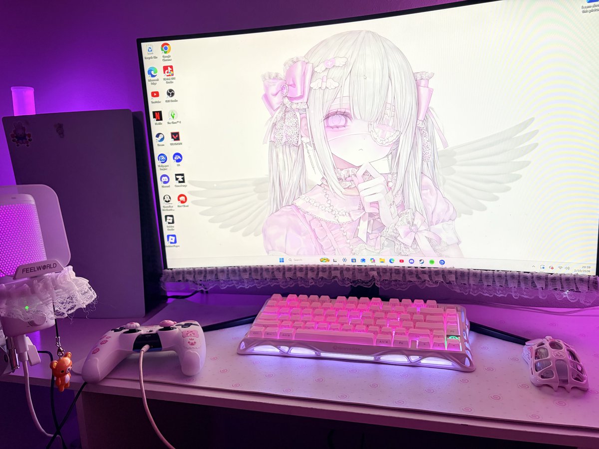 o_omiffy's tweet photo. algún día seré buena en cable management:c https://t.co/oeaXMmTJJ5