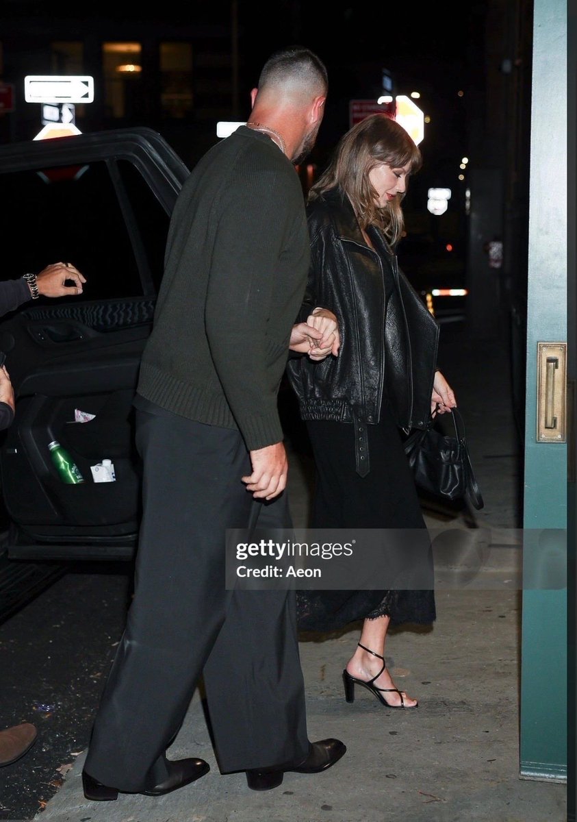 taylorswiftbr's tweet photo. 🚨 Taylor Swift e Travis Kelce em Nova York hoje à noite! https://t.co/T62tGYFtPX
