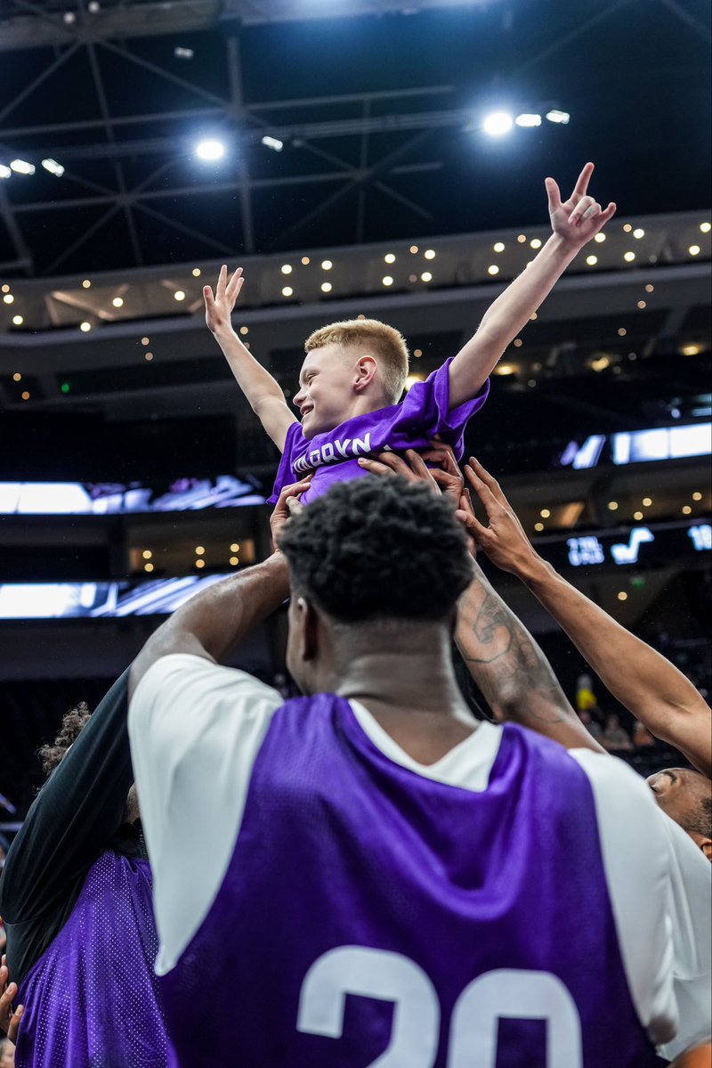utahjazz's tweet photo. ALL HAIL HUDSON 🙌

#TakeNote https://t.co/b0hdRH62nW