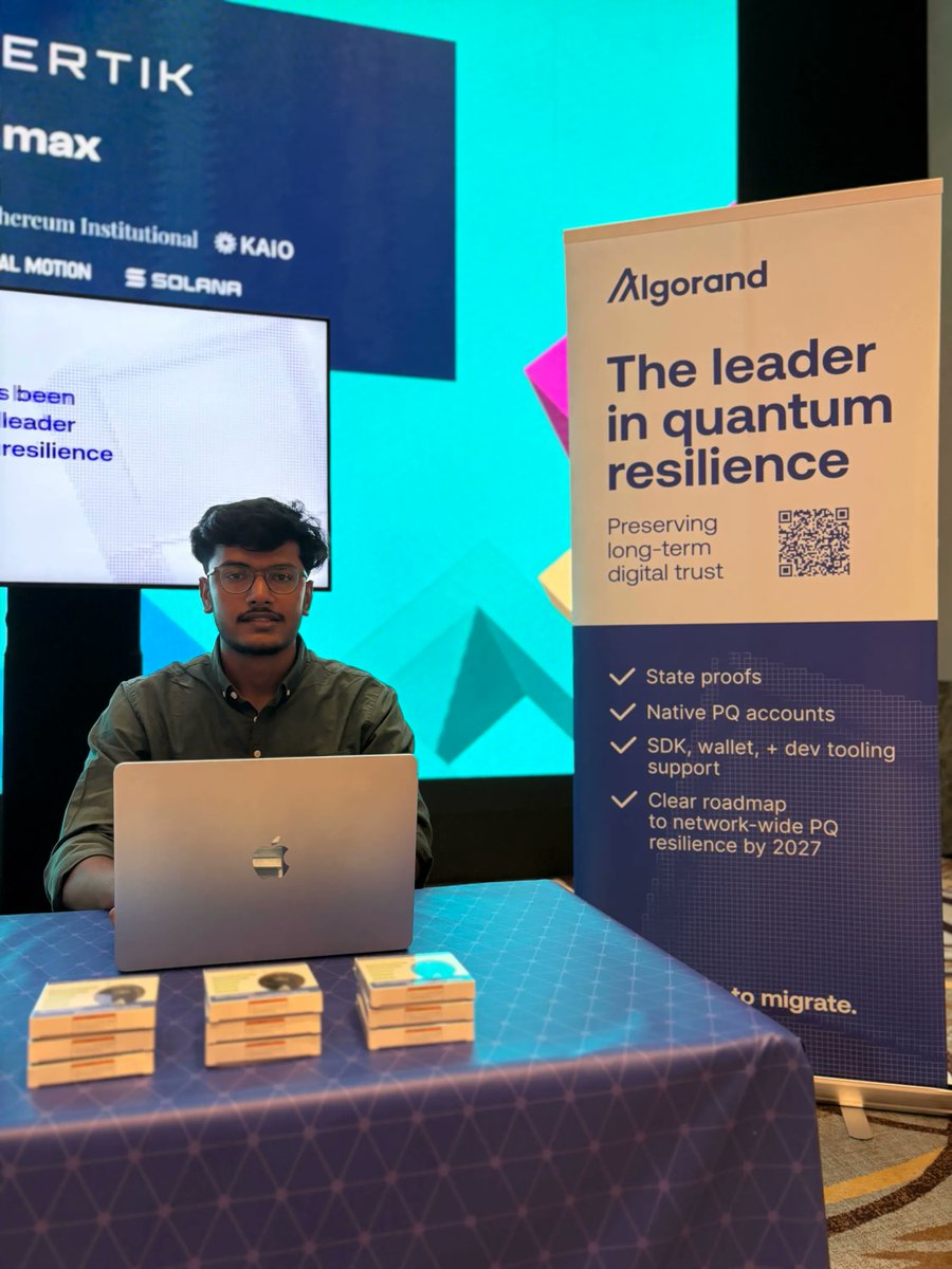 AlgoFoundation's tweet photo. The Algorand team are on the ground for Multichain Day at TOKEN2049 Singapore with @wrappedxyz 🔴

We're showing enterprises and builders why Q-Day matters and how Algorand can support their path to quantum resilience.

Watch the livestream on @algodevs below 👇 https://t.co/FDz8BUfSyW
