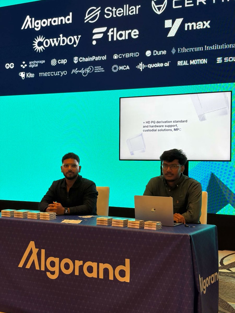 AlgoFoundation's tweet photo. The Algorand team are on the ground for Multichain Day at TOKEN2049 Singapore with @wrappedxyz 🔴

We're showing enterprises and builders why Q-Day matters and how Algorand can support their path to quantum resilience.

Watch the livestream on @algodevs below 👇 https://t.co/FDz8BUfSyW