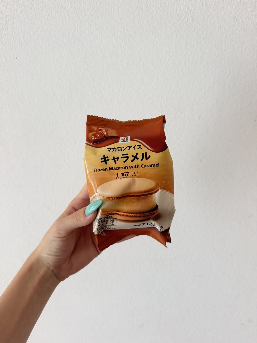 miyulala08's tweet photo. 今日発売のキャラメルマカロンアイス！！

まじでこれがアイスで1番すきで
この季節がだいすき🎶

去年本当に何回食べたんだってレベルで沢山買ってた。。

セブンで売ってるから売り切れる前にぜひ。 https://t.co/MBrCEWtdD4