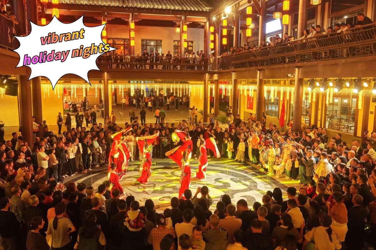 FlyOverChina's tweet photo. 💥 The later, the better
food 🍢 shopping 🛍 shows 🎭 Can't miss a single one! 
People across China are celebrating the National Day holiday; come feel the vibrant holiday nights! 

#NightEconomy #ChinaTravel #holiday https://t.co/I0c3dEHLGQ