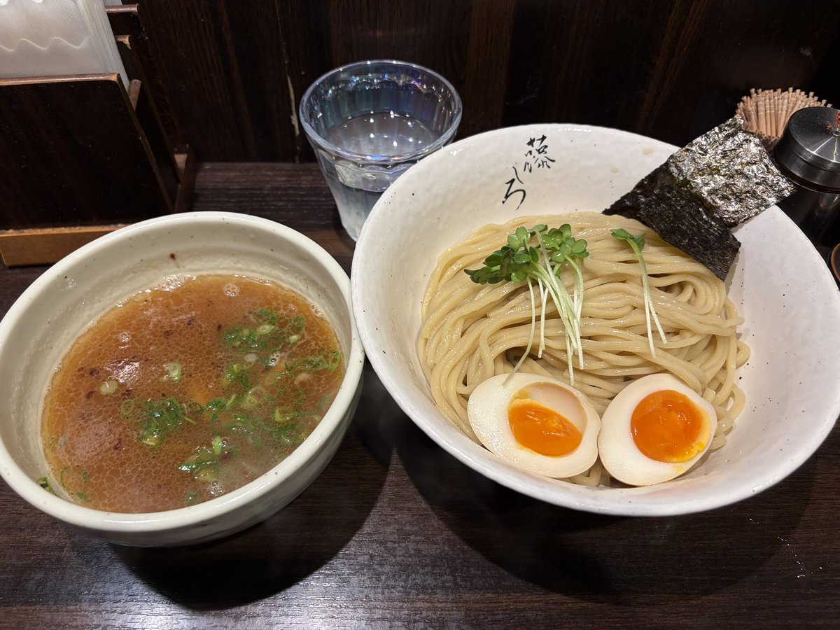 ojijiojiji's tweet photo. 一日一麺🍜

昼飯は三軒茶屋にある「藤しろ」

今日は暑かったのでつけ麺🎵

美味い😋

#ラーメン #ランチ #美味しい #グルメ #三軒茶屋 https://t.co/xzX13mA5kK