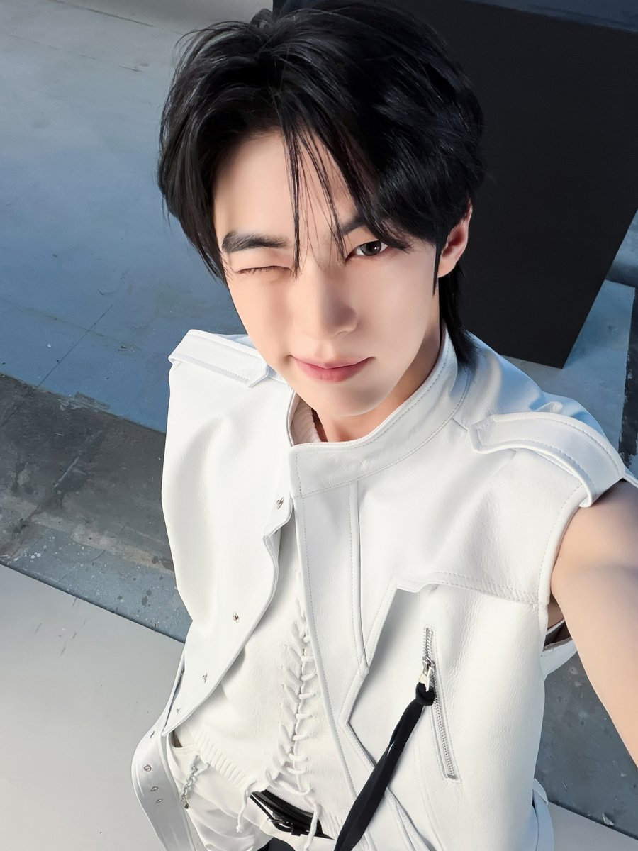 TWS_PLEDIS's tweet photo. 2026 TWS TOUR '24/7:FOR:YOU' IN SINGAPORE

Singapore, we're 24/7 FOR YOU 🎁💙

#TWS #투어스 #247WithUs
#247FORYOU
#247FORYOU_IN_SINGAPORE https://t.co/NlK9k2TtfG