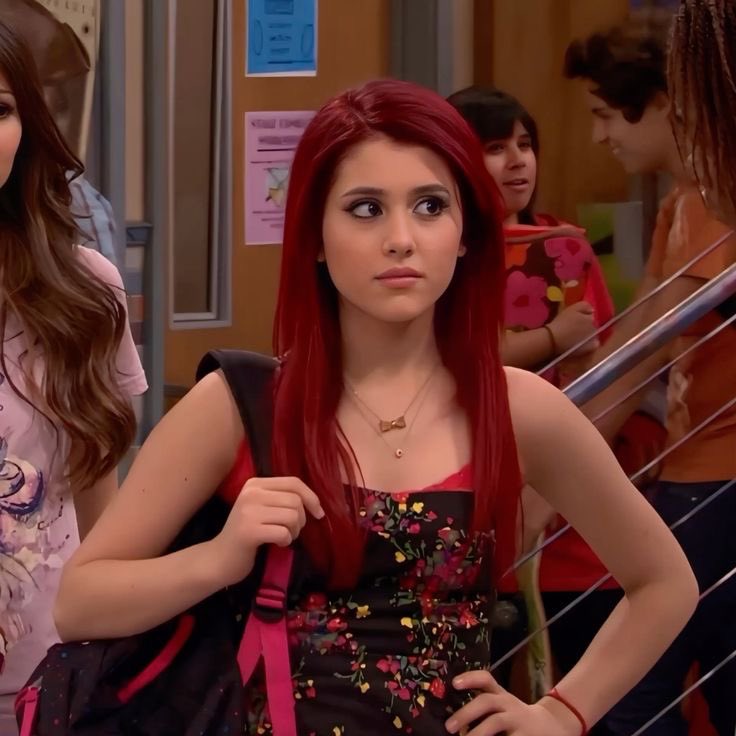 arininaagrande's tweet photo. Cat valentine https://t.co/V7g0emNUtq