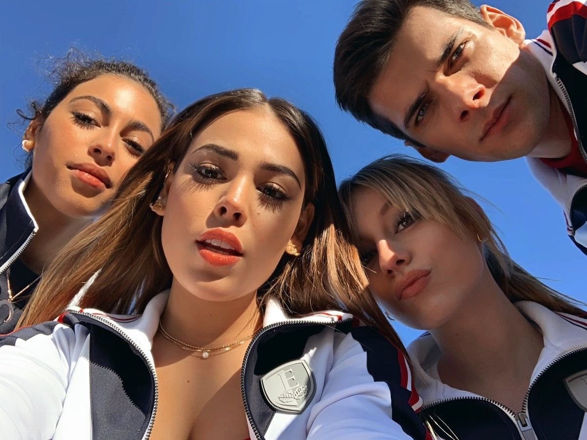livingbrutallyy's tweet photo. ugh the cast photos would always eat so bad https://t.co/wTCWSHPThd