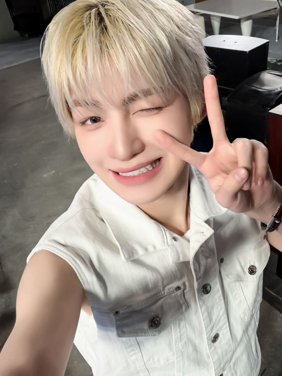 TWS_PLEDIS's tweet photo. 2026 TWS TOUR '24/7:FOR:YOU' IN SINGAPORE

Singapore, we're 24/7 FOR YOU 🎁💙

#TWS #투어스 #247WithUs
#247FORYOU
#247FORYOU_IN_SINGAPORE https://t.co/KJzSYTp7EB