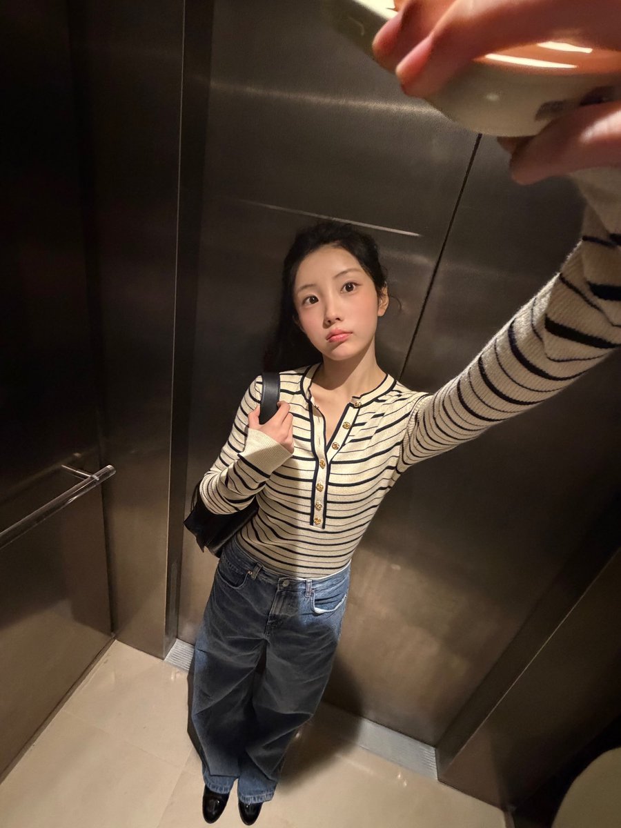 giniheart26's tweet photo. 원희 오늘 올라온 사진들 보니깐 너무 심란한데 너무 예뻐서 이런 아기모먼트만 어루만지고있음 https://t.co/cY5Eob2eDT
