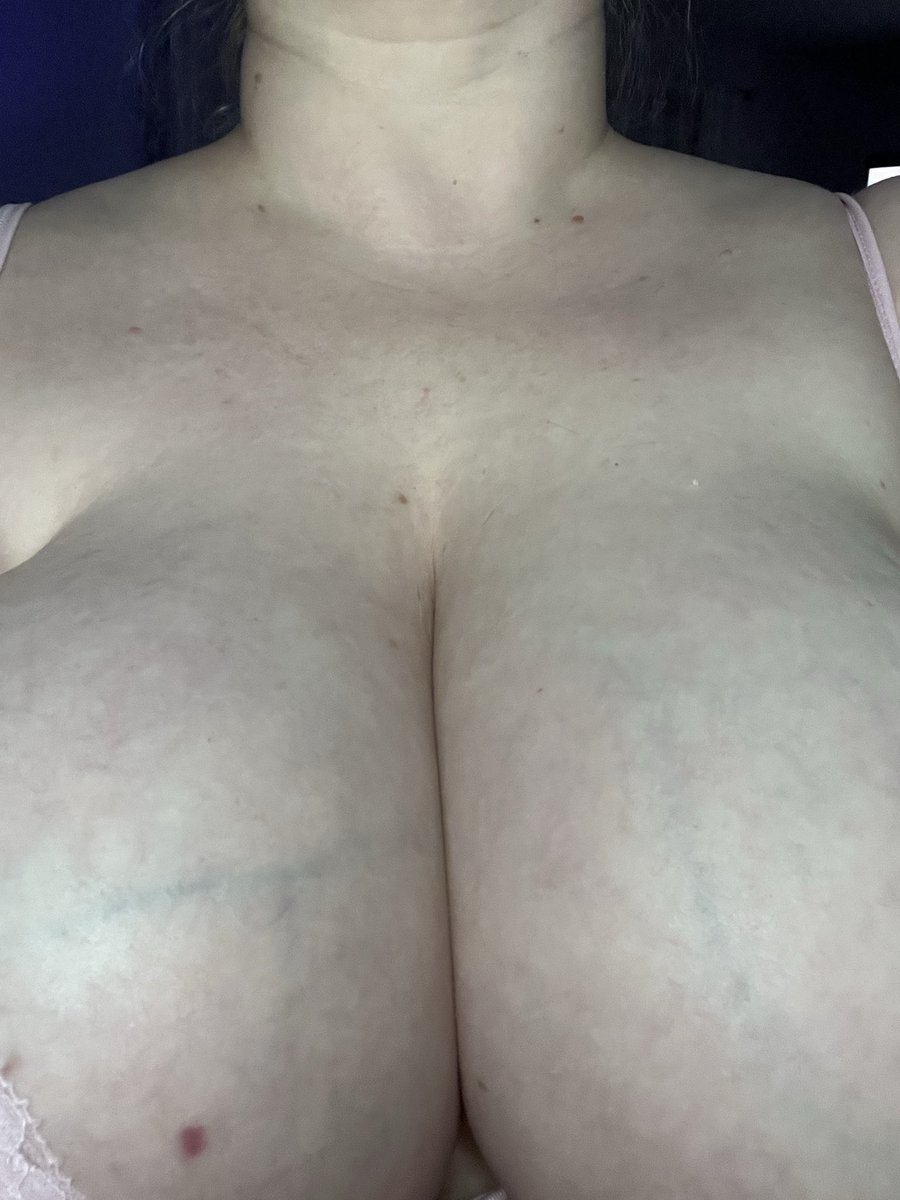 Yorick1616's tweet photo. My friends tell me I have great tits
#boobies https://t.co/DbRoP9QBjj