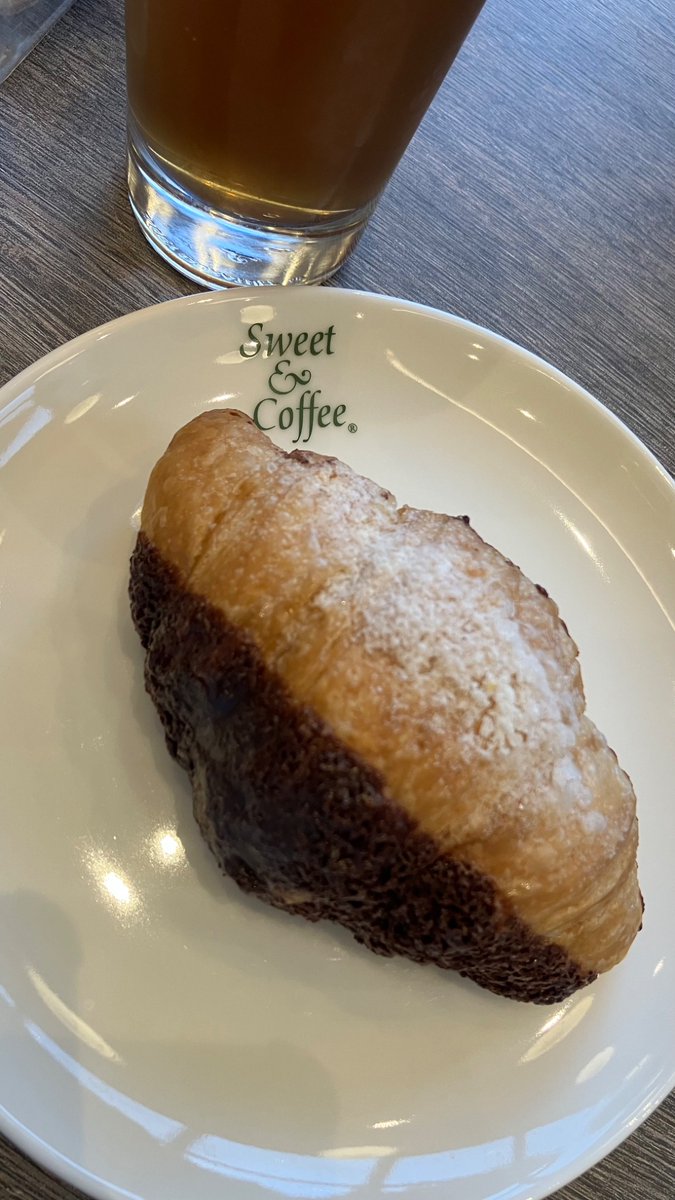 anvanesss's tweet photo. Mucho dulce por este mes 🤣 de aquí no como dulce hasta mi cumple, es decir hasta el mes que viene  jajajajaa https://t.co/VQJnw6k2e6