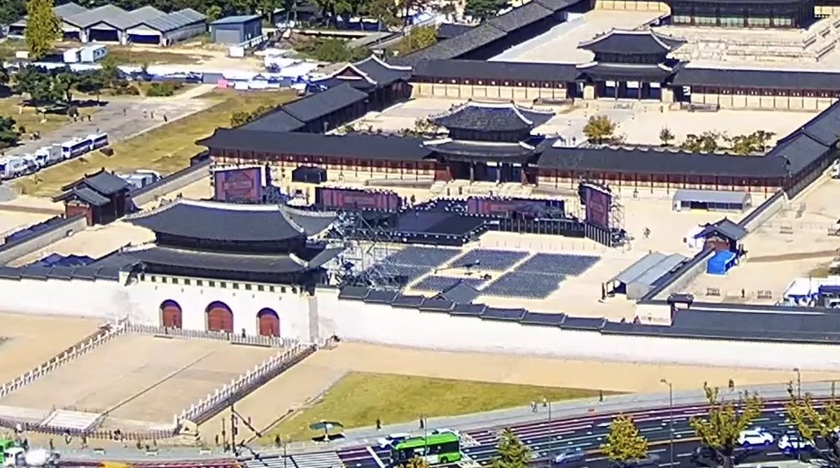 boynexstar's tweet photo. Wow the venue where @BOYNEXTDOOR_KOZ  will performed today. 💙
#BOYNEXTDOOR #보이넥스트도어 https://t.co/4le0VNXwID