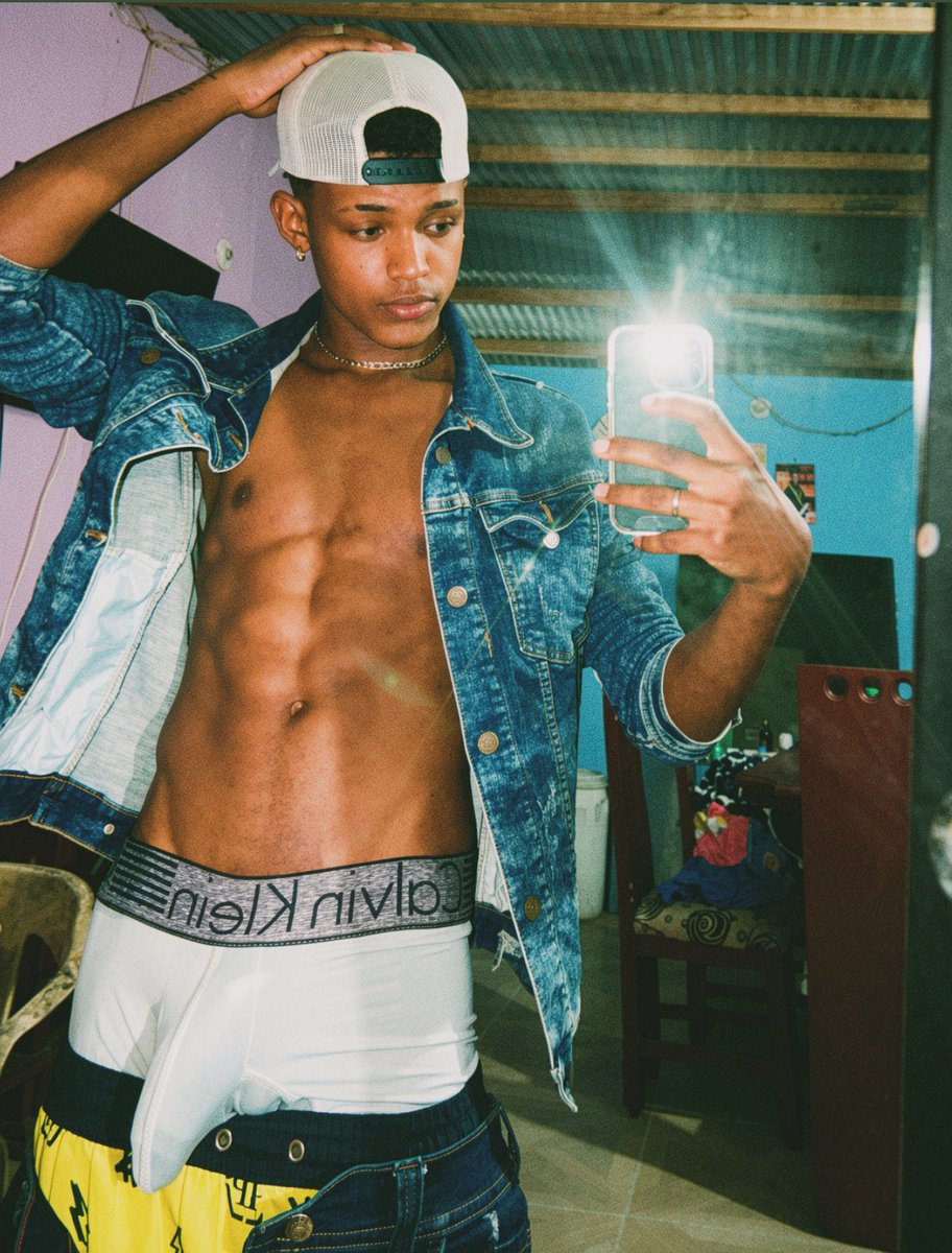 Valoyvaloy24's tweet photo. No te quieres sentar en este palo?🍆🤤🥺 https://t.co/dc418taMrc