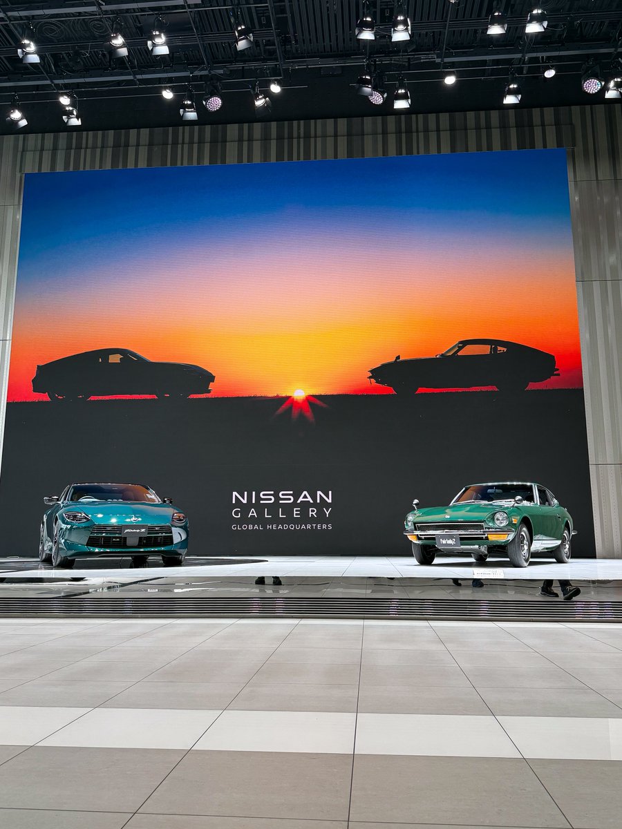 tomo08295's tweet photo. 日産グローバル本社 フェアレディZ 展示 https://t.co/oTyvXSS41y
