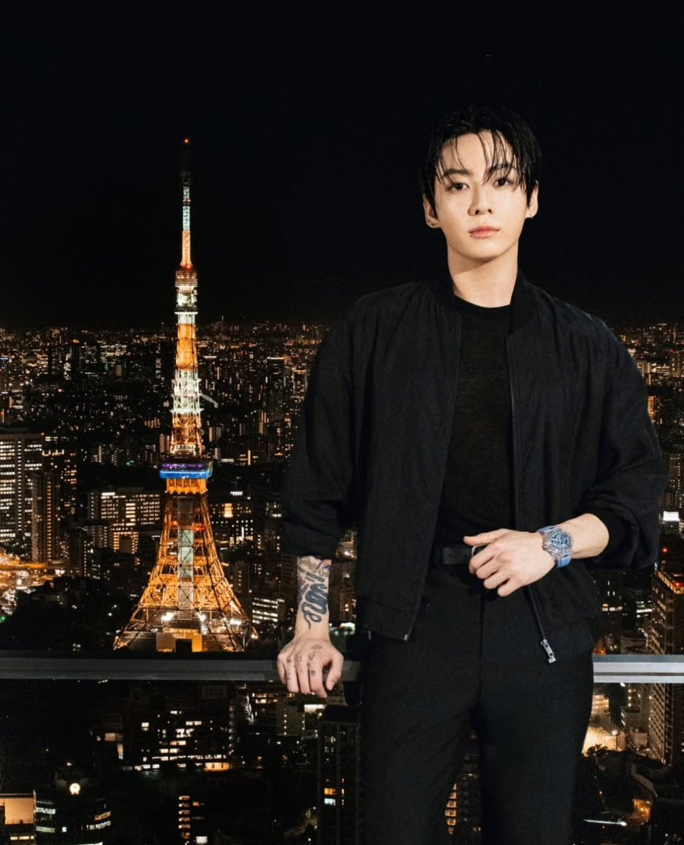 DeanEverAfter's tweet photo. @BTS_twt I love these shots, Jungkook with the city in the background 🥹🖤💛 https://t.co/JbBIJ17izn