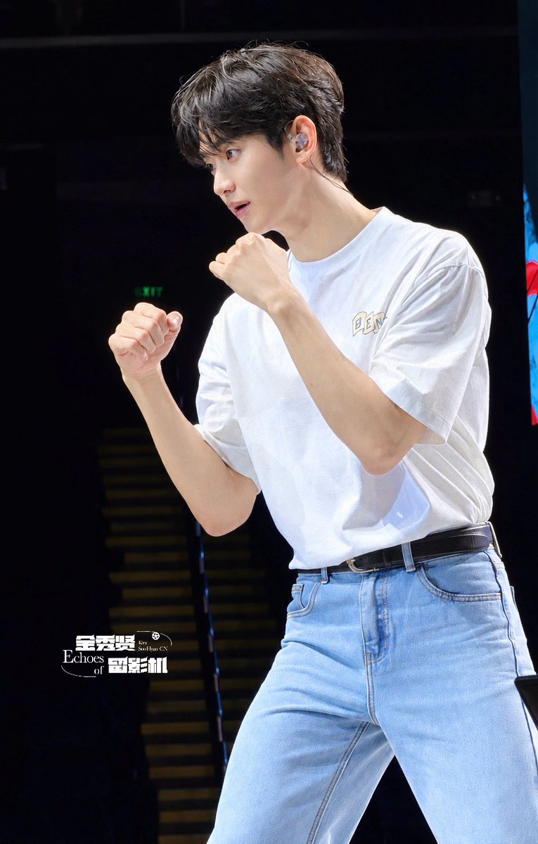 EchoesOfKSH_CN's tweet photo. 【留影机前线】20261002 金秀贤｜BENCH见面会现场高清4P

暴力甜心🤛🏻
⁠⁠  
 ⁠#BENCHOurForeverWithYou⁠  
 ⁠#BENCHxKimSooHyun⁠
 #KimSooHyunInManila

#김수현 #KimSooHyun #金秀賢 
#キムスヒョン #คิมซูฮยอน https://t.co/sj3TpVLdUb
