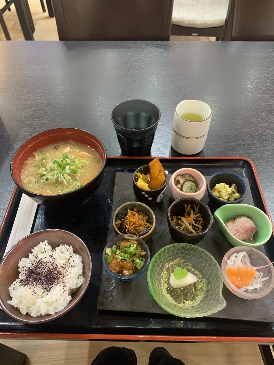 heromjwatson's tweet photo. スーパー銭湯でこんなに手間のかかることしてくれるなんて嬉しい。
これで1280円　目で楽しめて量も私は満足😊
この後岩盤浴でまったりだ
#yu_sengawa https://t.co/nIRlcFCTiH