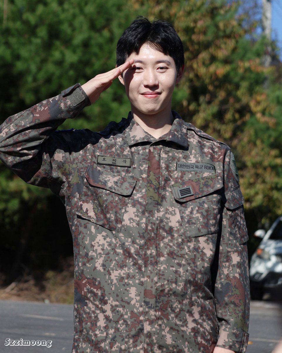5zzimoong's tweet photo. 261006 #라쿠나 #오이삭 
충성 🫡 💙💙💙💙 https://t.co/z5tvIg5xze