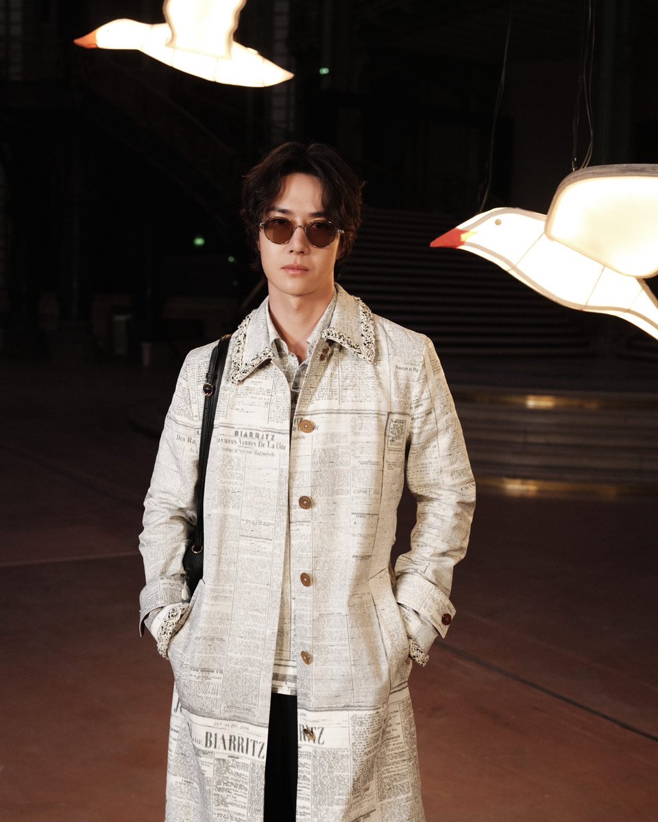 OneilyMusic's tweet photo. Wang Yibo attends the Chanel Show at Paris Fashion Week. https://t.co/qDmAeeQTtF