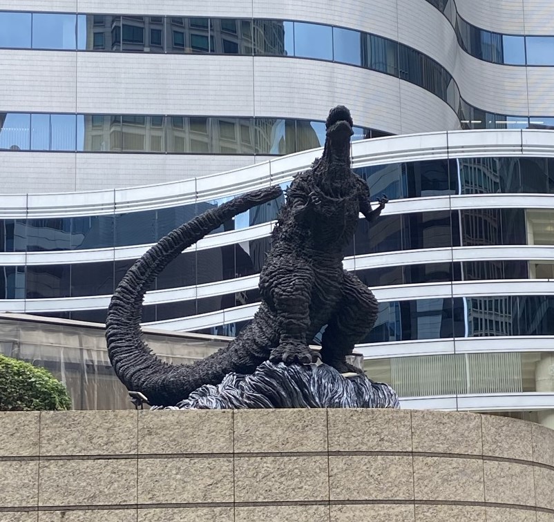 oricon's tweet photo. 日比谷駅、発車メロディが「ゴジラのテーマ」に
https://t.co/4I9CR5JHst
⠀
東京メトロ日比谷線・千代田線の日比谷駅の発車メロディが、11/3(火)から「ゴジラのテーマ」に変更される。方面ごとに異なるメロディを使用する。日比谷は東宝本社やゴジラ像などがあり、ゴジラの聖地として親しまれている https://t.co/9Avk1YHNlQ