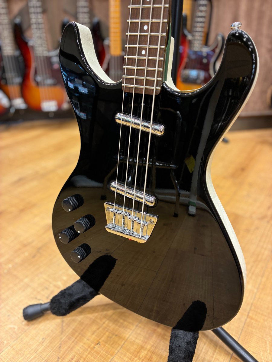 1484ssbs's tweet photo. 中古商品 値下げ中❗️

Danelectro / Hodad Bass Left-handed Black

クラシカルでレトロなルックスとサウンドが魅力のダンエレクトロのレフティー仕様です！！！

ローファイなバンドアンサンブルの中では活躍すること間違いなし！！！ https://t.co/vutk4XsQym