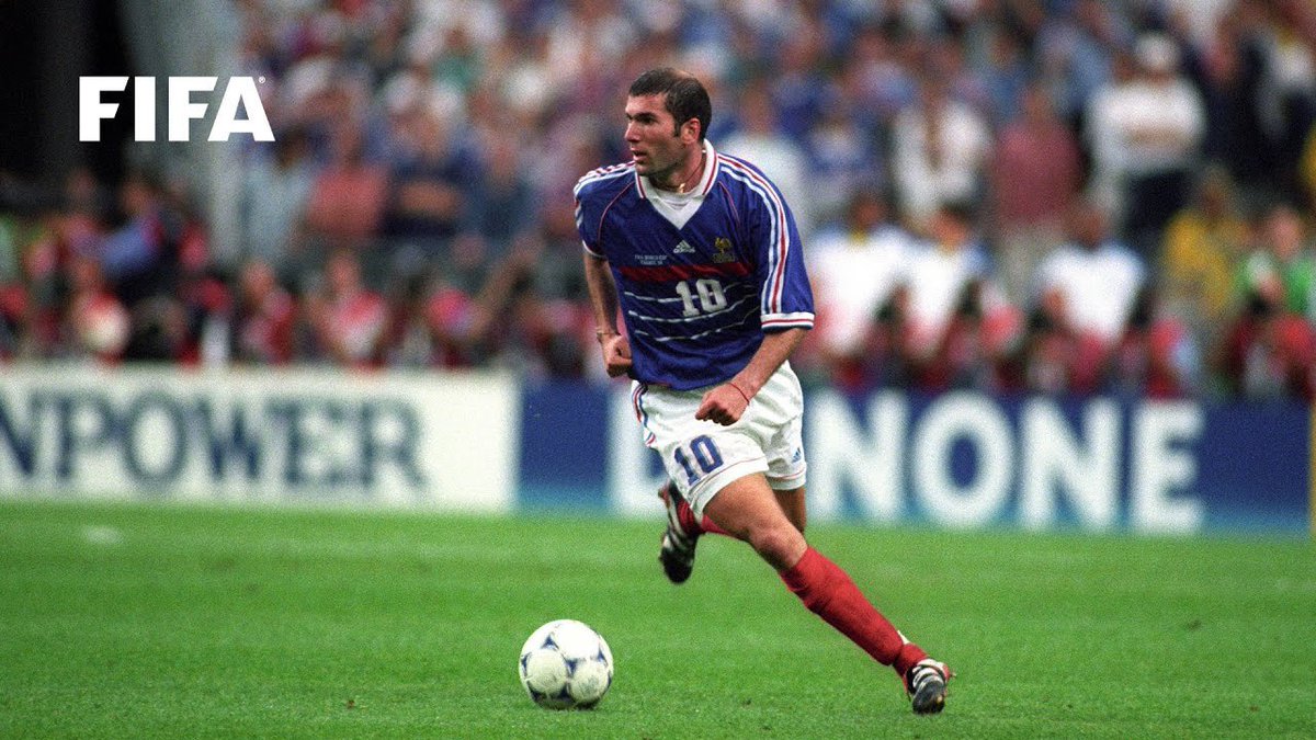 MFelipecalle's tweet photo. Antes del Madrid ya había decidido una final. El 12 de julio de 1998 metió dos cabezazos a Brasil: el de Petit en el 27 y el de Djorkaeff en el descuento. Francia 3, Brasil 0. En grupos lo expulsaron contra Arabia Saudí. Volvió para la final y se fue con la Legión de Honor. https://t.co/Zjb0C8Oiam