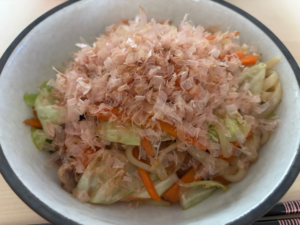 lyosqq's tweet photo. みんなの制服見て懐かしくなったため焼きうどん作った♪ https://t.co/sIRXrmFX7t