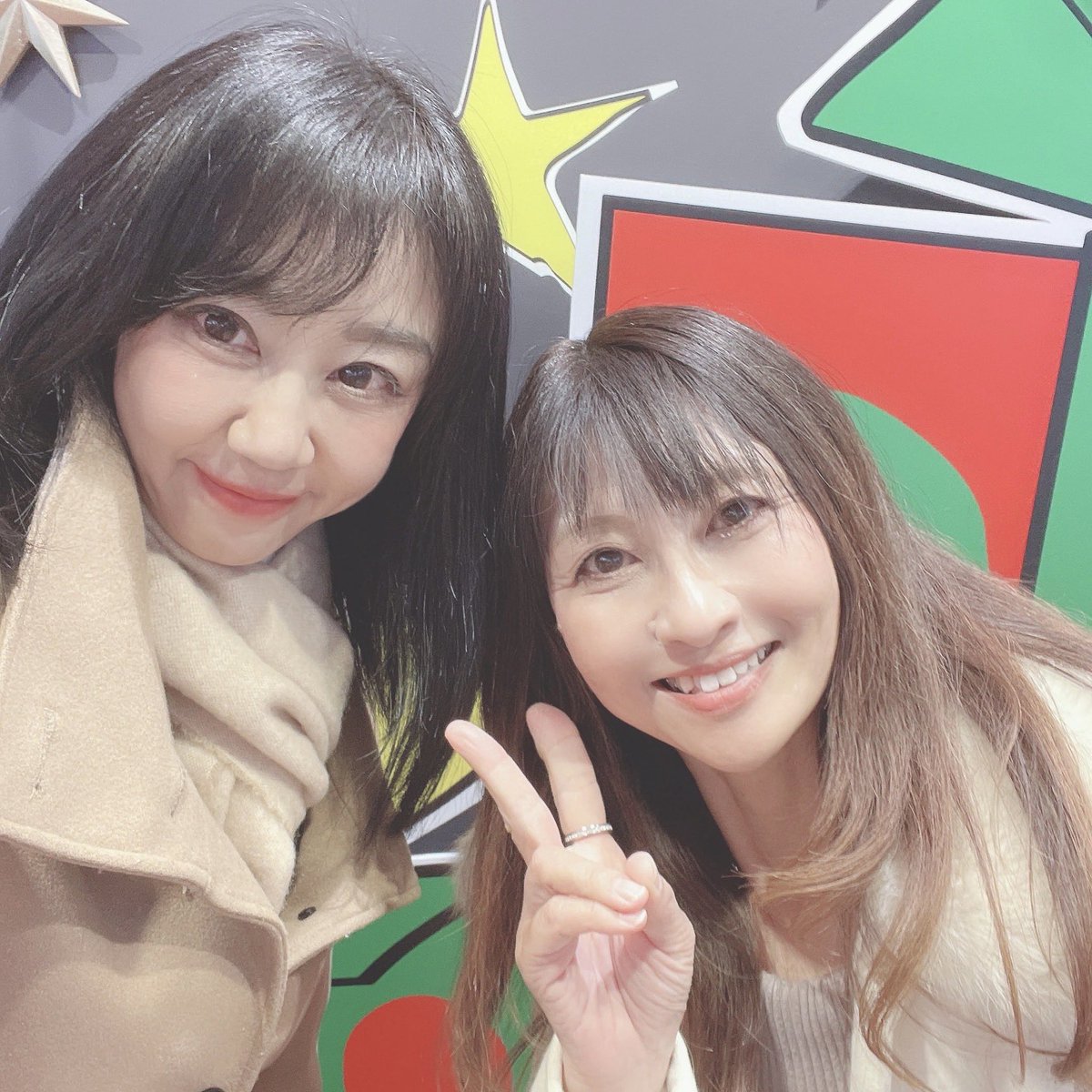 HimeElle's tweet photo. 【私がアイドルになったいきさつ】

みーちゃんのライブを観たあと、二人でお茶☕️

「どうやってステージに立ったの？」
「私もやってみたいけど、どうしたらいい？」

色々教えてもらいました😊

この時はまだ、自分がステージに立つとは思ってなかった😂

#女医ドル #溝呂木乃梨 https://t.co/nEyYDeikwh