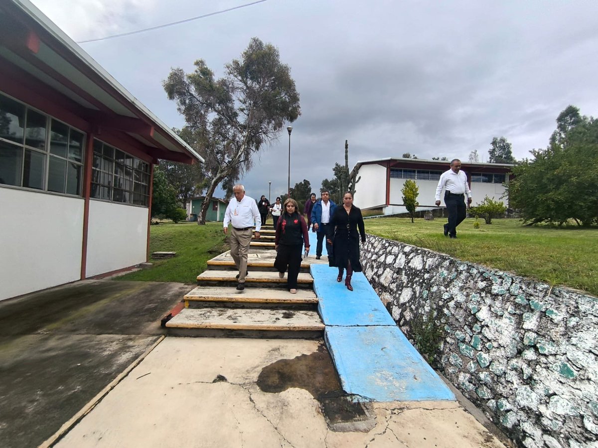 fgymexico's tweet photo. 📍 El día de hoy llevamos a cabo una visita de supervisión en el estado de Hidalgo, recorriendo las aulas y talleres de los planteles CECATI 55 y 47.

​🛠️ Durante esta jornada de trabajo, tuve la oportunidad de comprobar la excelencia de nuestra capacitación. Recorrimos especialidades industriales y me animé a ponerme en las manos de nuestros talentosos estudiantes de estilismo y barbería para un corte de cabello! 💈

​🤝 Quiero decirles gracias a todo el personal directivo, al personal docente y al personal administrativo.

​🏫 Su esfuerzo diario y su profundo compromiso en cada plantel son el verdadero motor que transforma la vida de miles de hidalguenses y abre nuevas puertas al desarrollo.
​
​#Hidalgo #CECATI #DGCFT #FormaciónParaElTrabajo #Educación #SEP #TrabajoEnTerritorio #OrgulloCECATI