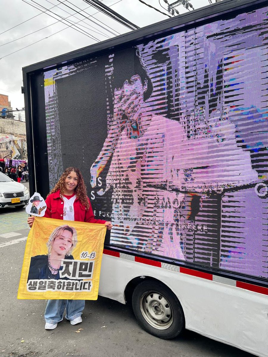Mmarriaga10's tweet photo. @RedMasNoticias @MaicolBuitrago @ForJiminCol ese día todas estuvieron genial 💛✨no salimos todas 🤪 pero se logró el objetivo, ser vistas y que sepan el amor que le tenemos a Jimin en Colombia 🇨🇴🎂
#JimtoberIsComing #Jimin
#JiminEnColombia https://t.co/8d7B4n8Kyt