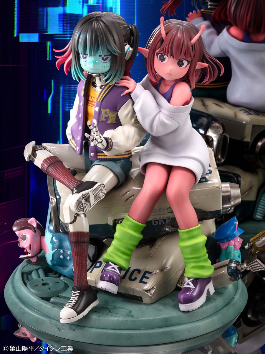 medicos_et_02's tweet photo. 🚀『銀河特急 ミルキー☆サブウェイ』
「チハル＆マキナ」ノンスケールフィギュアの
確実なご予約は明日まで！

「チハル＆マキナ」

EC限定特典
「マキナ顔交換」パーツ＆
「ポッピーくん」ミニフィギュア付属！
https://t.co/kjvTWPB5qE

マキナの衣装は背中のプリントまで完全再現！
右手の指先には…？

#ミルキーサブウェイ
#MilkySubway