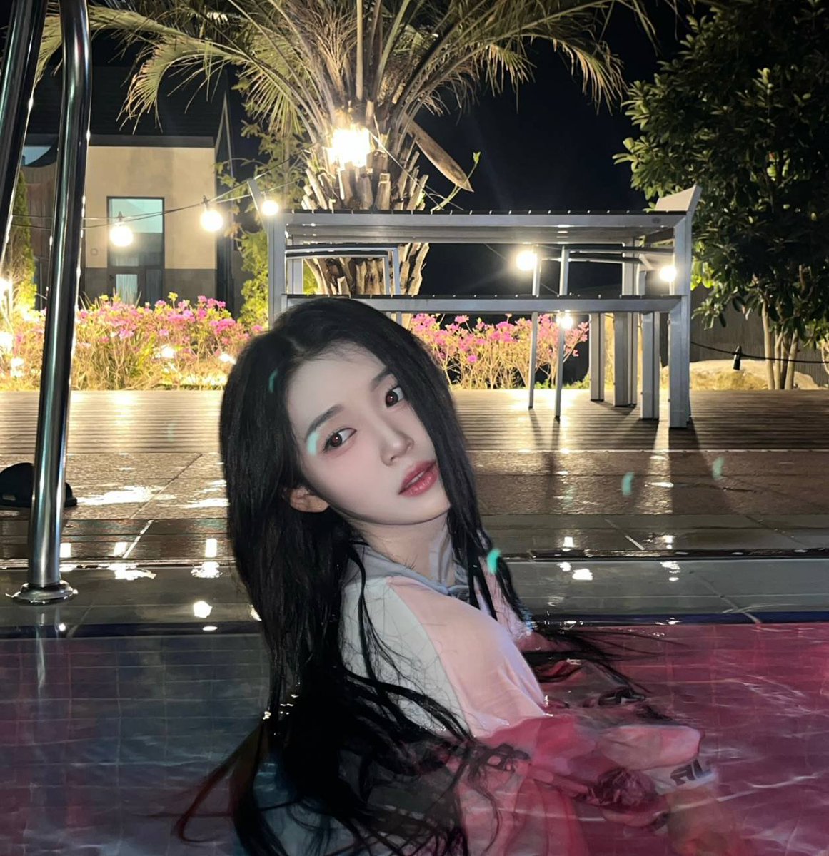 StarWontDim's tweet photo. 심야 수영. 🌕🌊 https://t.co/kdMBDZzNVU