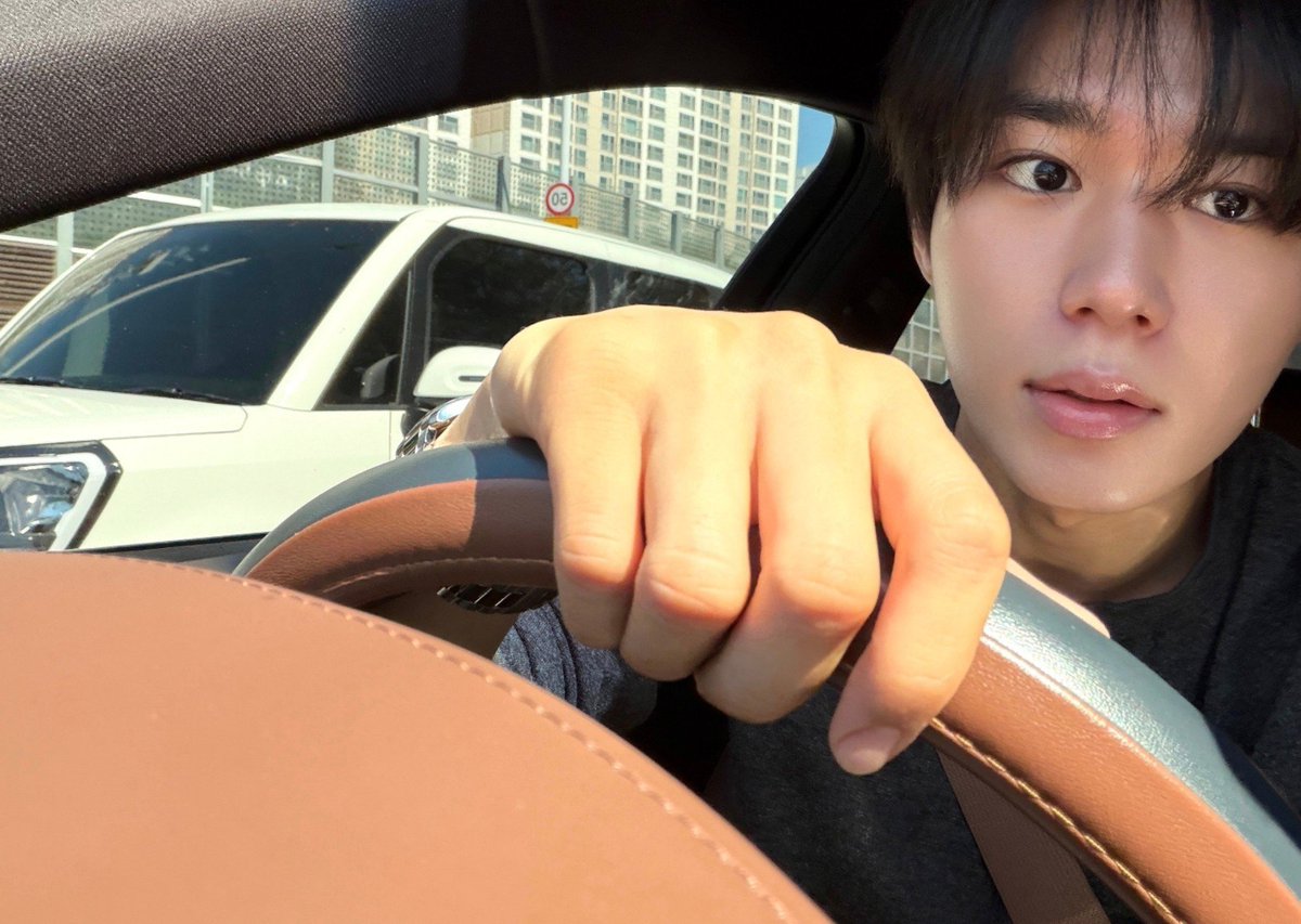 dearest_junseo's tweet photo. 261006 #준서 #JUNSEO plchat #햇살콩챗

🦊 ○○ did you sleep well??
🦊 i slept really well today ㅎㅎ
(photo)
🦊 i'm going to get into alpha driver mode and eat with my parents
🦊 😉😉 https://t.co/bj48oSisF7