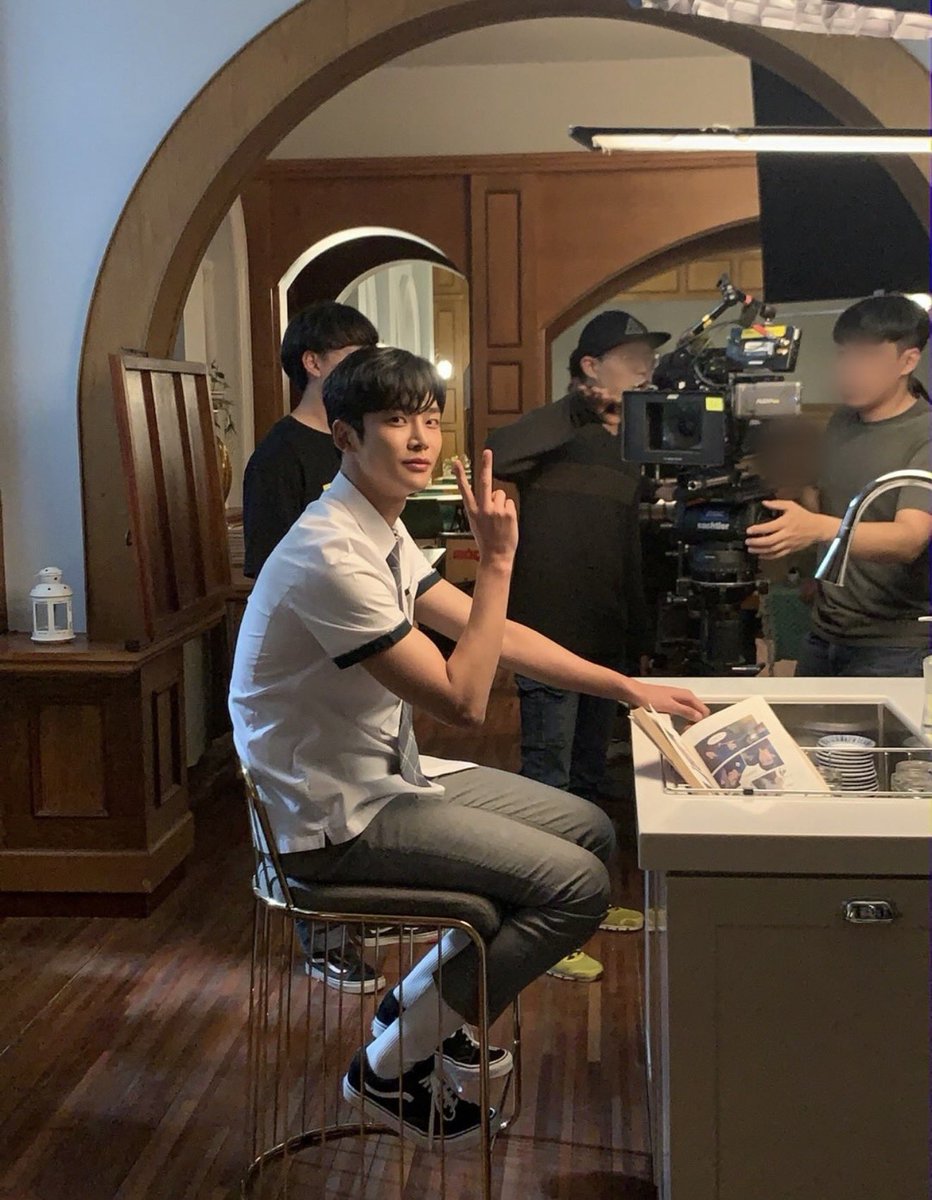 dolgolaeui's tweet photo. Rowoon #kimseokwoo #Rowoon #roming #extraordinaryyou #tomorrow #destinedwithyou #shewouldneverknow #themurkystream #TheKingsAffection #SF9 #로운 #김로운 #에스에프나인 #김석우 #ロウン You can also follow Rowoon’s IG account - ewsbdi (look for blue check mark) https://t.co/huvpTVCrsO