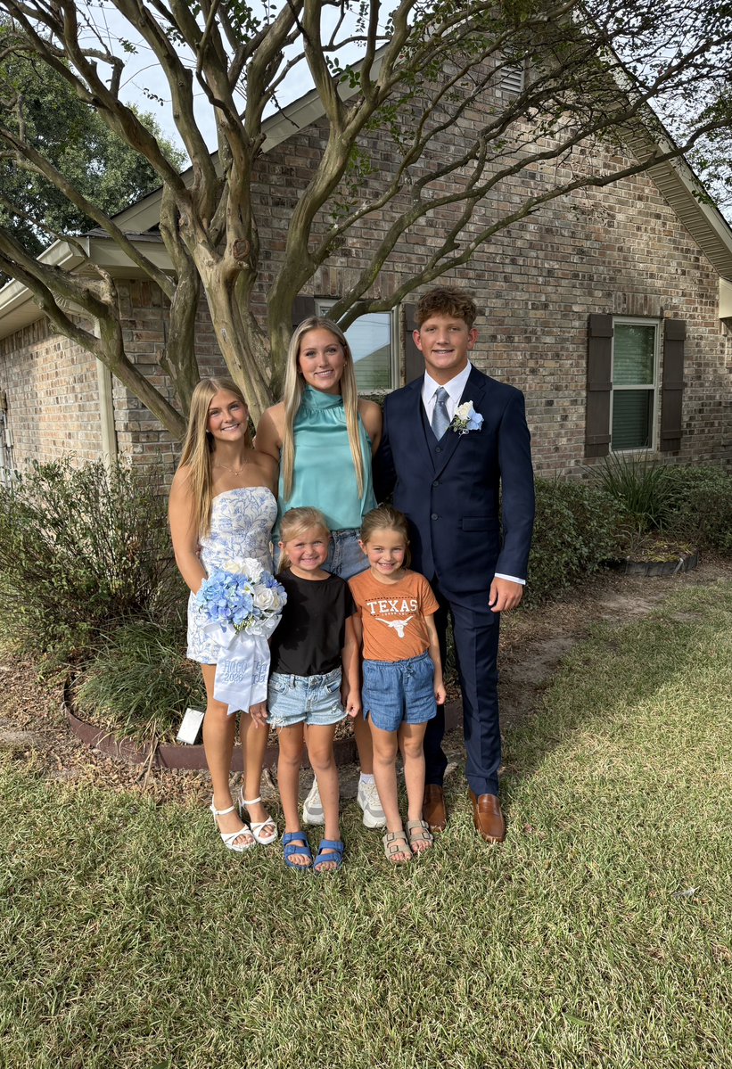 sjportie's tweet photo. 2 HOCOs for my boy and his sweet girlfriend! My girl @aub_portie2026 came in for the wkend too! ๐๐๐ค๐งก
@rportie28 #hoco #homecoming https://t.co/G5RDwWpZlC