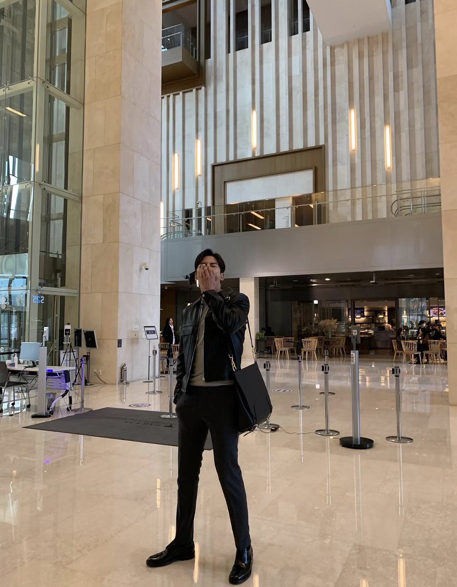 dolgolaeui's tweet photo. Rowoon #kimseokwoo #Rowoon #roming #extraordinaryyou #tomorrow #destinedwithyou #shewouldneverknow #themurkystream #TheKingsAffection #SF9 #로운 #김로운 #에스에프나인 #김석우 #ロウン You can also follow Rowoon’s IG account - ewsbdi (look for blue check mark) https://t.co/ECGu2lmQbC
