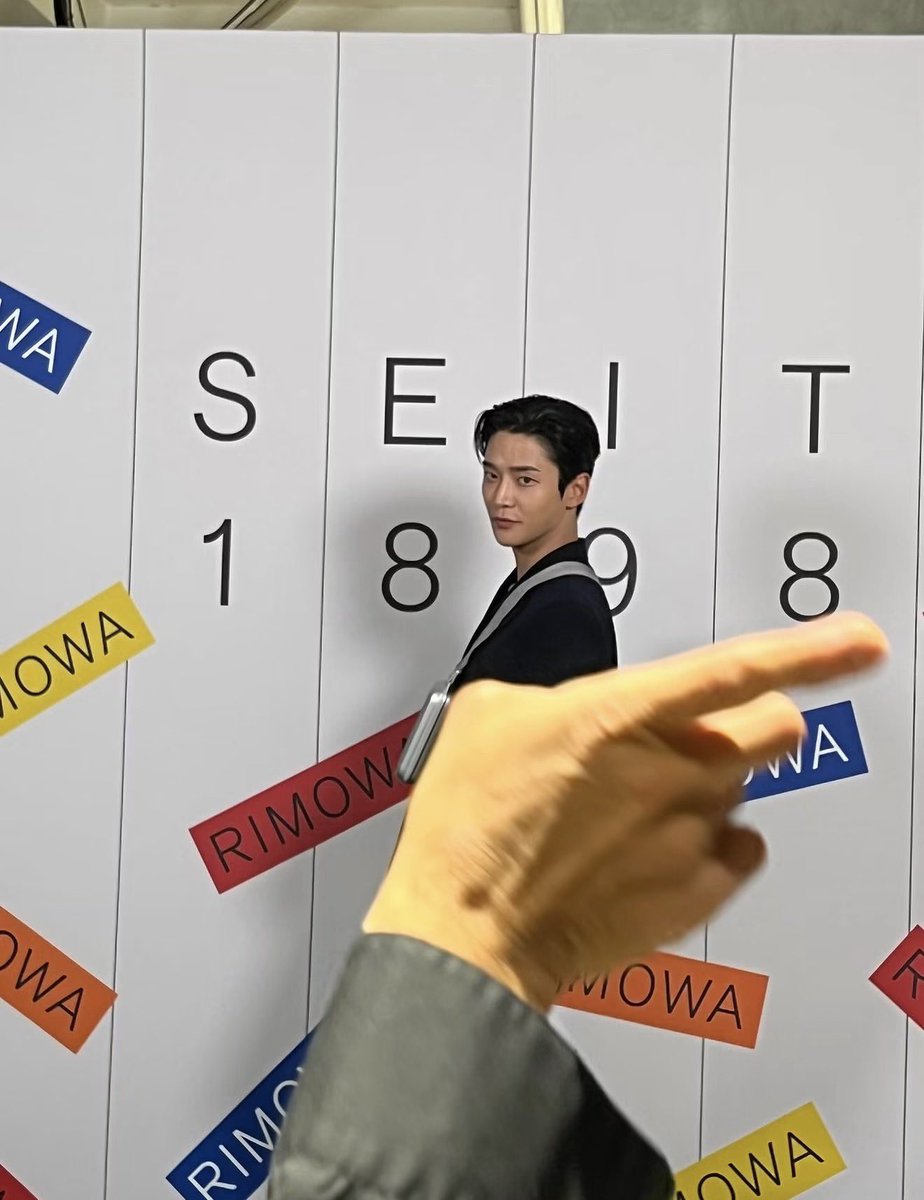 dolgolaeui's tweet photo. Rowoon #kimseokwoo #Rowoon #roming #extraordinaryyou #tomorrow #destinedwithyou #shewouldneverknow #themurkystream #TheKingsAffection #SF9 #로운 #김로운 #에스에프나인 #김석우 #ロウン You can also follow Rowoon’s IG account - ewsbdi (look for blue check mark) https://t.co/ECGu2lmQbC