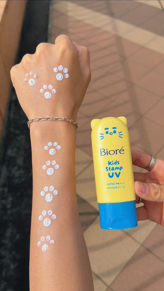 dasonle199's tweet photo. I really need to thank the friend who slipped this sunscreen into my bag because my kids did not complain once 😭💖

👉so many asked about this sunscreen🩶😊 #ad
https://t.co/Dcr8tdlCRc https://t.co/tljqktnSbN