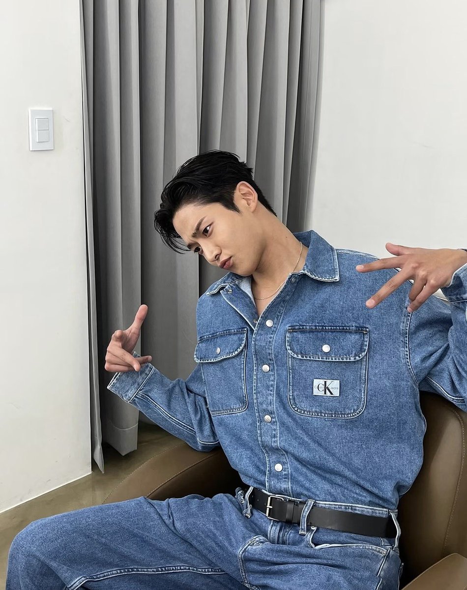 dolgolaeui's tweet photo. Rowoon #kimseokwoo #Rowoon #roming #extraordinaryyou #tomorrow #destinedwithyou #shewouldneverknow #themurkystream #TheKingsAffection #SF9 #로운 #김로운 #에스에프나인 #김석우 #ロウン You can also follow Rowoon’s IG account - ewsbdi (look for blue check mark) https://t.co/0IE1UYtBxZ