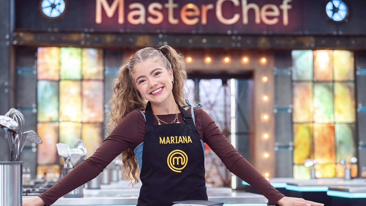 seresbasicos's tweet photo. está peladita me tiene viendo Rcn😭💖
#MasterChefCelebrityColombia https://t.co/4AMpnJrXsF