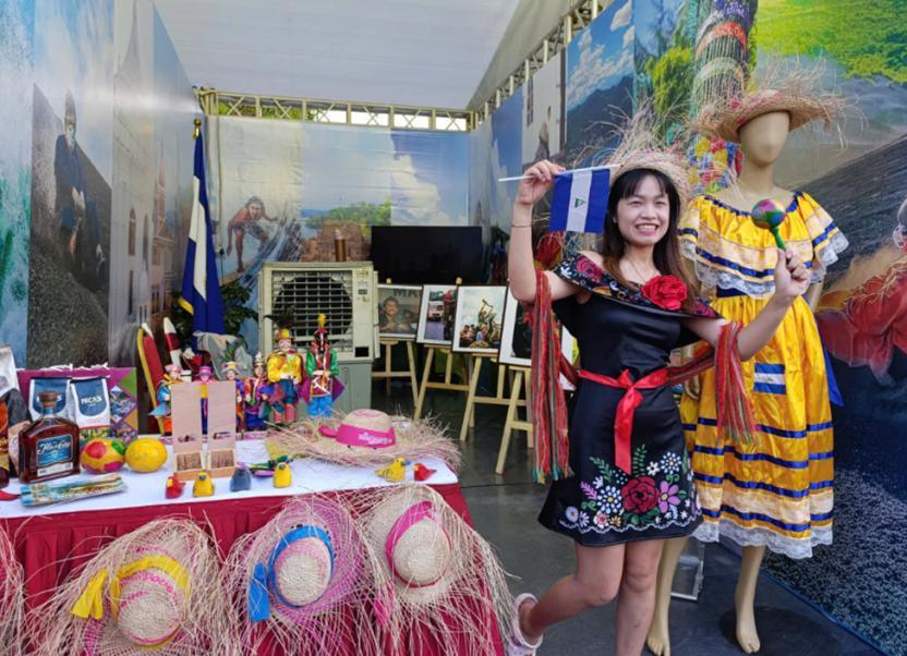 Canal4Ni's tweet photo. 🌎🇳🇮 ¡Nicaragua presente en Vietnam! 🇻🇳✨
🎭 Del 2 al 4 de octubre de 2026, Nicaragua participó en el Segundo Festival de Culturas del Mundo, realizado en Hanói, Vietnam, bajo el lema “Convergencia de Patrimonios, Construyendo el Futuro”. #noticias #nicaragua #canal4
Más información 🌐👉🏼 https://t.co/wwLK1bAFem