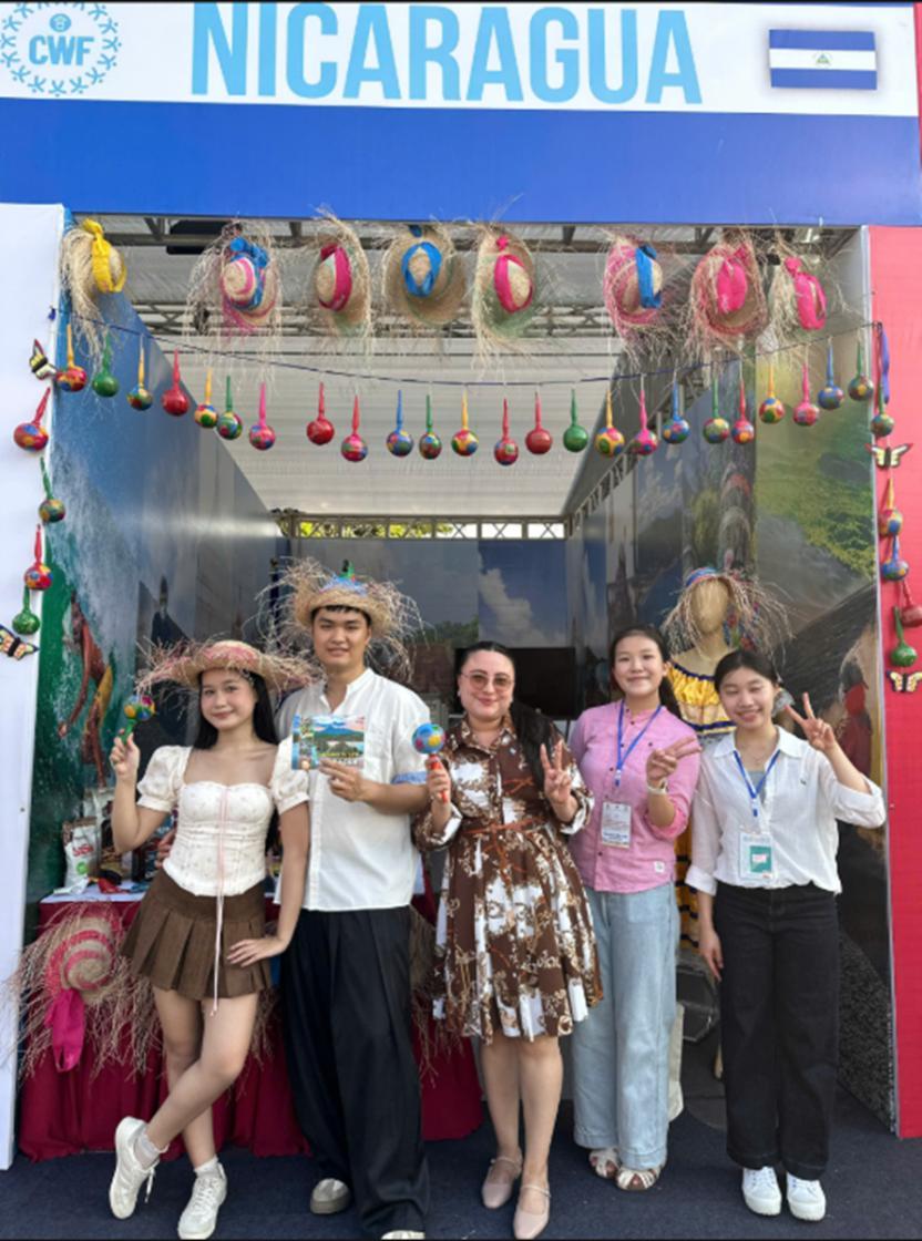 Canal4Ni's tweet photo. 🌎🇳🇮 ¡Nicaragua presente en Vietnam! 🇻🇳✨
🎭 Del 2 al 4 de octubre de 2026, Nicaragua participó en el Segundo Festival de Culturas del Mundo, realizado en Hanói, Vietnam, bajo el lema “Convergencia de Patrimonios, Construyendo el Futuro”. #noticias #nicaragua #canal4
Más información 🌐👉🏼 https://t.co/wwLK1bAFem