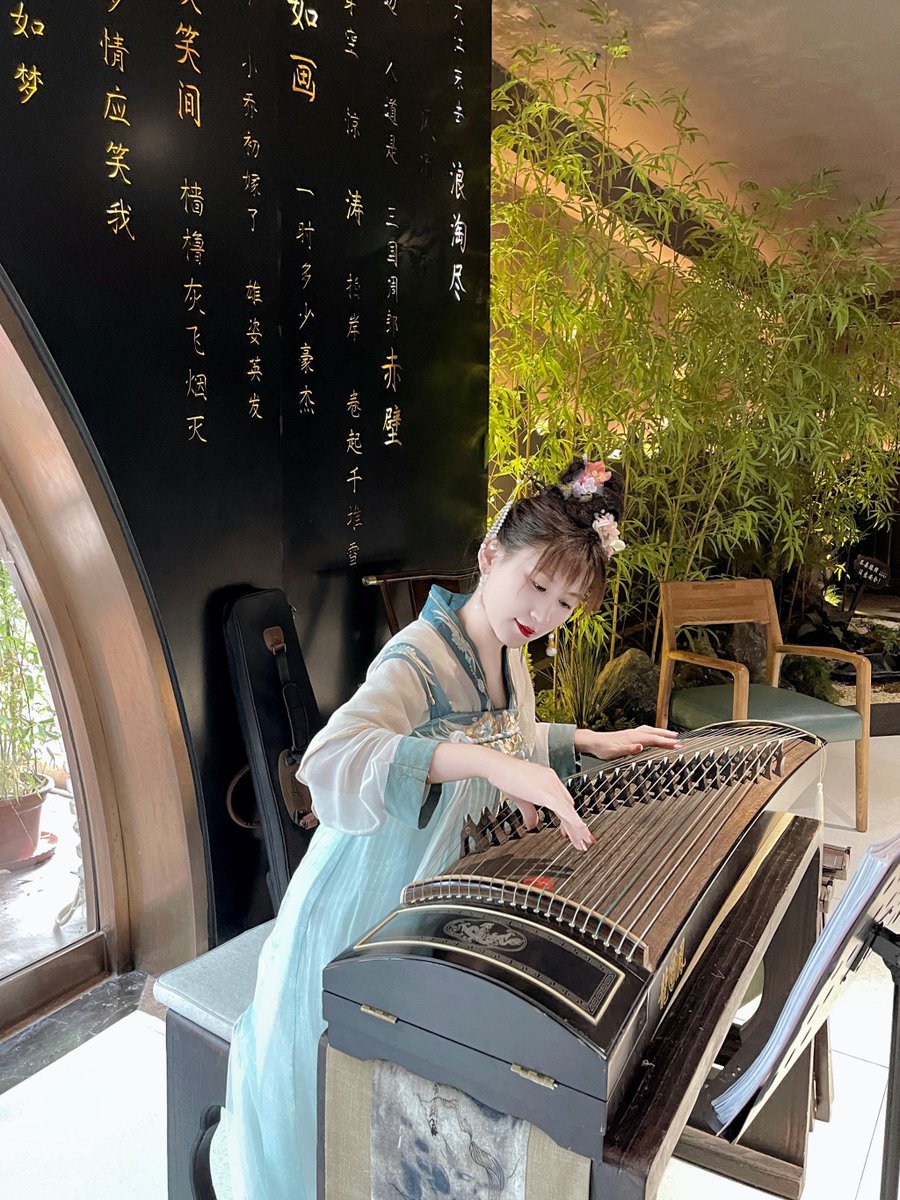 8lEioNaYR1Rxz1L's tweet photo. This ancient tune’s melody, a blend of delicate charm, finds its way to captivate the lingering heart that carries precious memories. https://t.co/Q0Wq9TJVeg