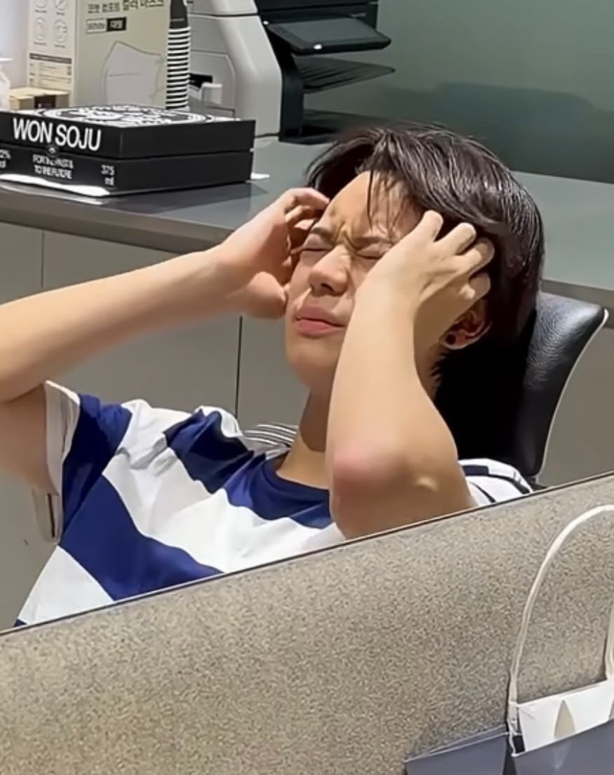 ayulohnyulmet's tweet photo. Pov shotties :
- September beli Membership Kit
- Oktober beli LS LNGSHOT
- November beli EP 2 SWISH berbagai versi
- Desember soon gebrakan apa lagi(?)
-2027 LNGSHOT WORLD TOUR ❤️‍🔥

😭😭😭😭😭😭😭😭😭😭😭😭😭 https://t.co/RDAySIPFMQ