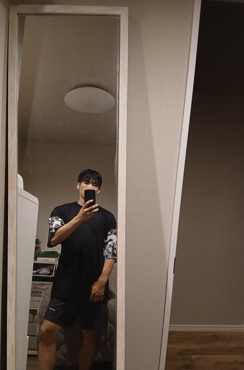 WAzdtb's tweet photo. 今日は仕事が余裕そうなのでジムへ行きたい、、！！
足トレしても太くならないのは悔しい https://t.co/ed1Roxublu