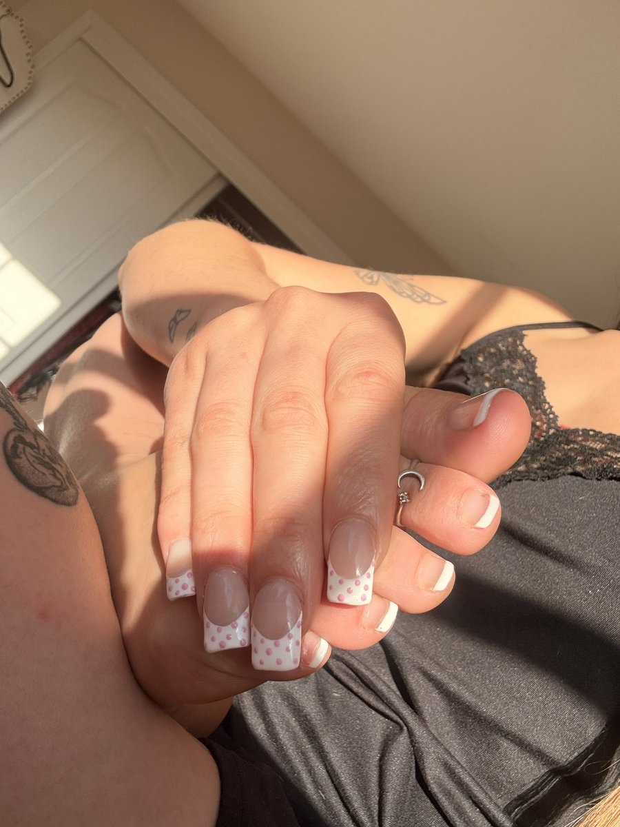 bayevss's tweet photo. suckables #feet #cutetoes https://t.co/PaicoTTmTG